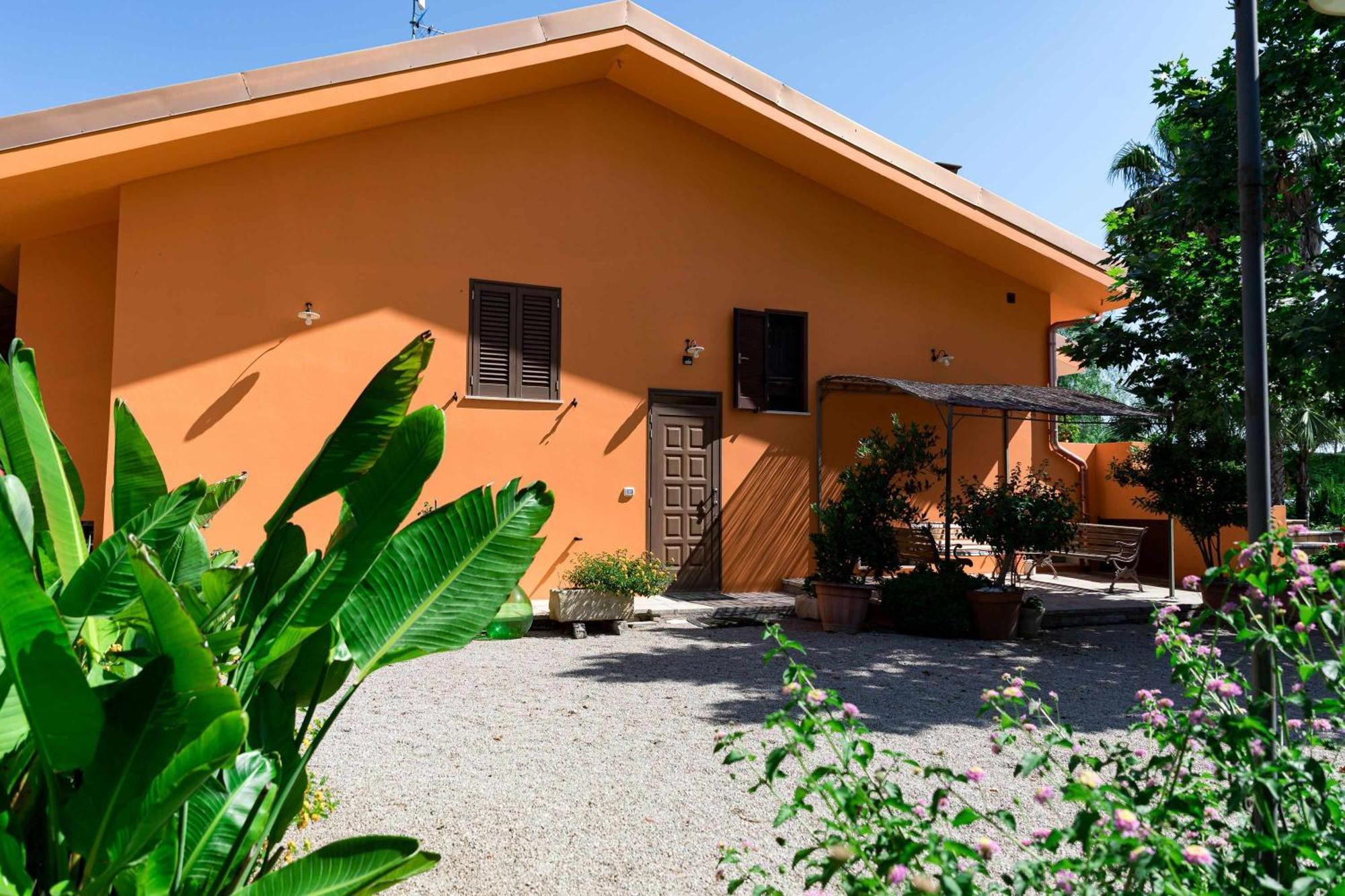 Villa Claudia By Vivimy Parabita Exterior photo
