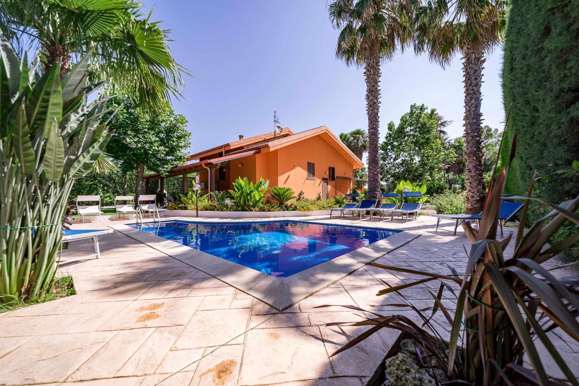 Villa Claudia By Vivimy Parabita Exterior photo